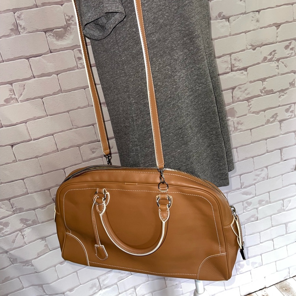 Marc Jacobs Tan Leather Handbag with White Stitching “The Venetia”